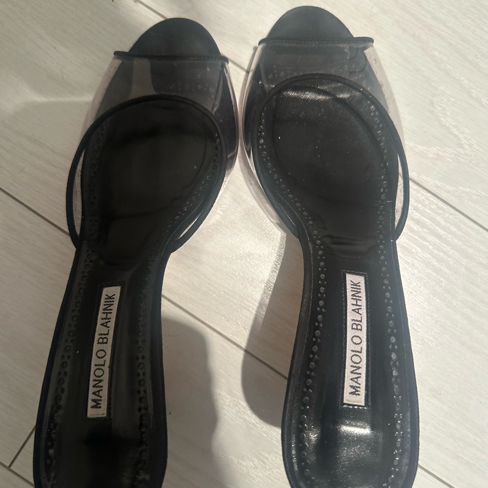 Manolo Blahnik Jadifa 40 black suede size 40 and heel is 70mm GORGEOUS
